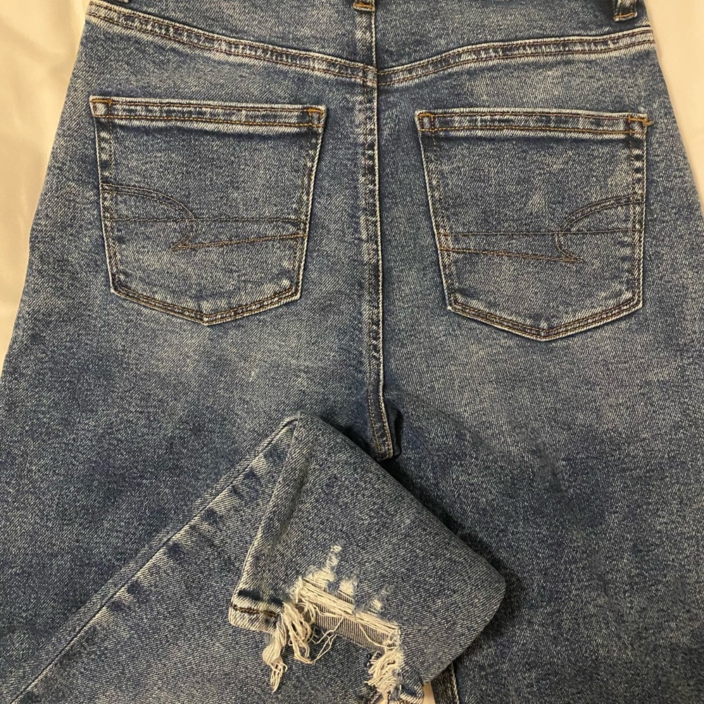 Size 0 25W American Eagle Highest Rise Mom Jean NEW WITH TAGS